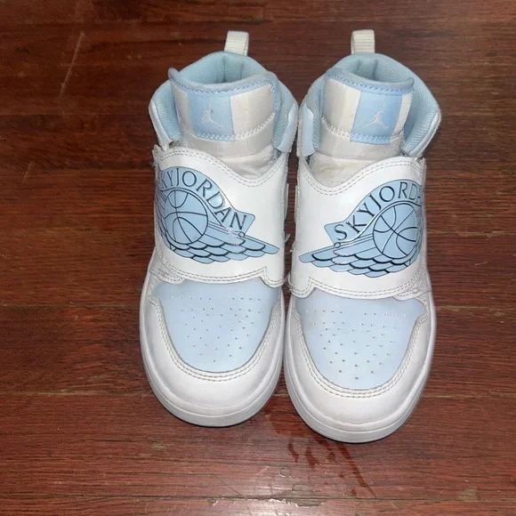 Kids Jordan 1 Sneakers Easy On - Light Blue and White size 1.5 - Picture 1 of 5